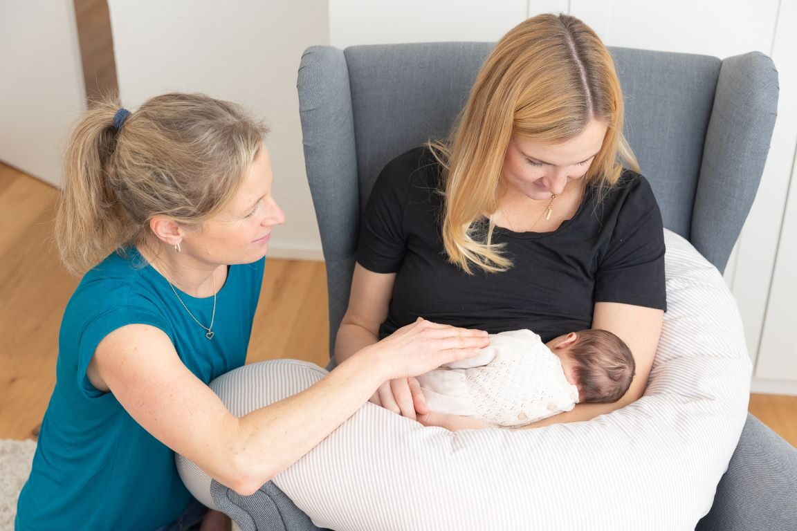 Hebamme Anne Wenz bei der Still- und Beikostberatung